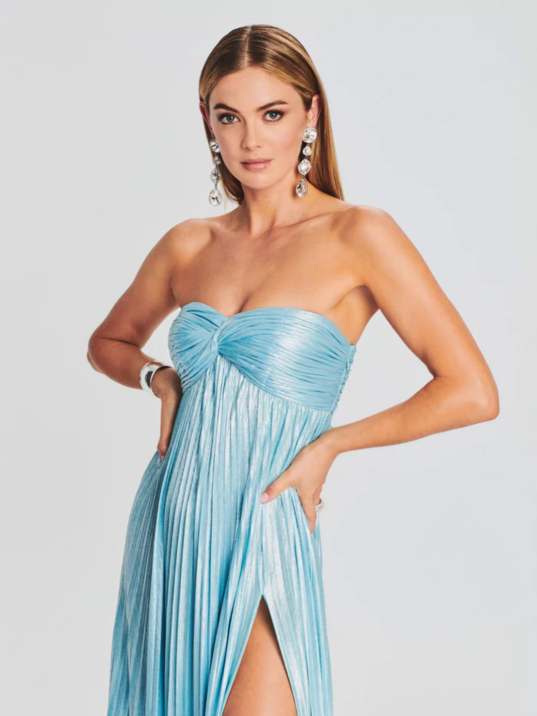 Maxi vestido para mujeres sin tirantes con cuerpo retorcido y abertura alta