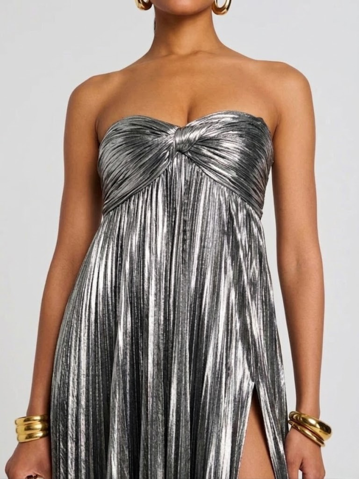 Maxi vestido para mujeres sin tirantes con cuerpo retorcido y abertura alta