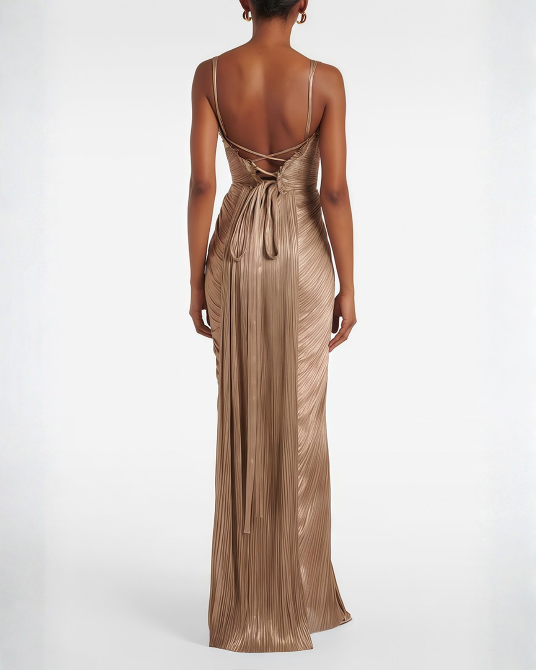 Vestido maxi dorado para mujer con corsé plisado y tirantes finos, espalda con cordones