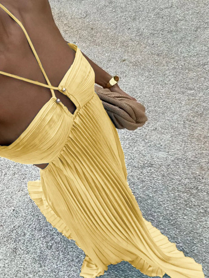 Vestido maxi con cuello halter plisado y corte lateral en la cintura