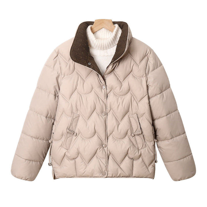 Chaqueta corta acolchada para señora, con acolchado en arco y tapeta con botones a presión