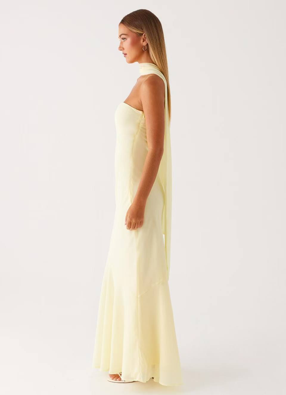 Vestido Maxi de mujer corte sirena con escote bandeau y cuello de bufanda integrado