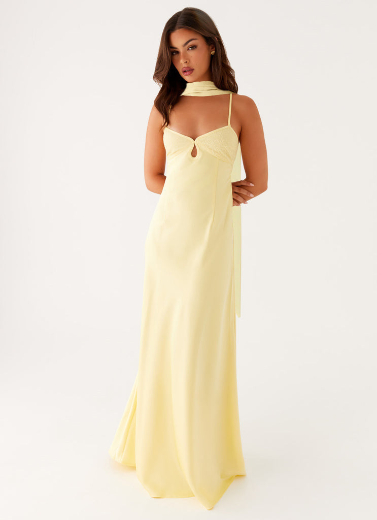 Vestido maxi de mujer en amarillo pálido con tirantes finos, escote recortado y lazo en la espalda