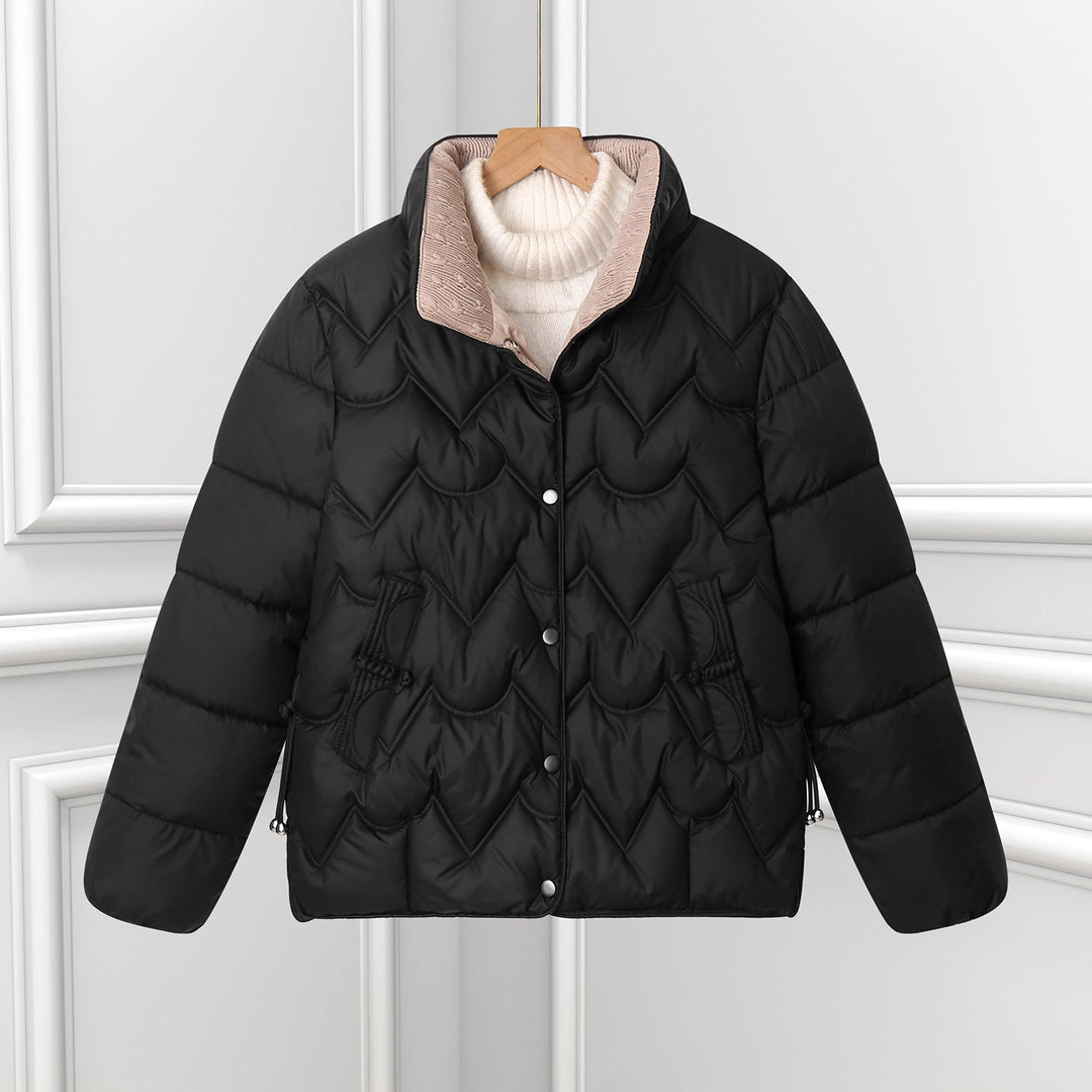 Chaqueta corta acolchada para señora, con acolchado en arco y tapeta con botones a presión