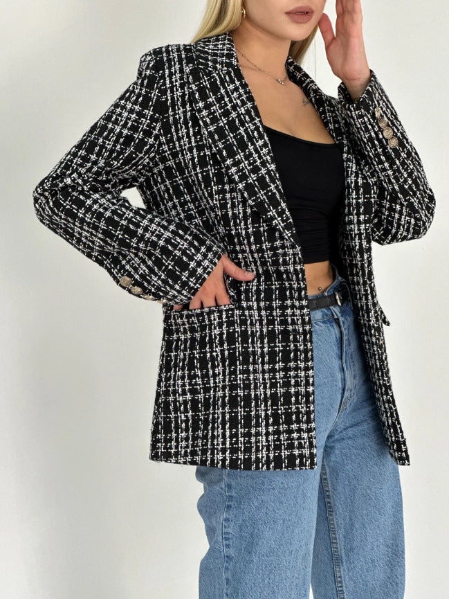 Blazer de señora con corte entallado y botones elegantes