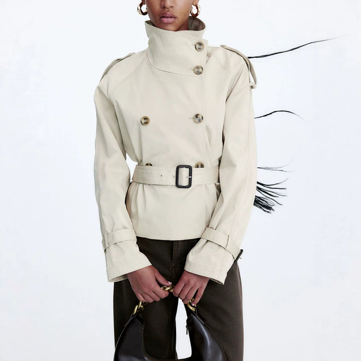 Abrigo trench de señora con cinturón y tapeta de botones doble