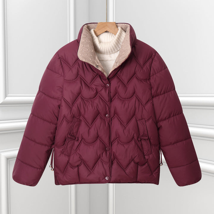Chaqueta corta acolchada para señora, con acolchado en arco y tapeta con botones a presión