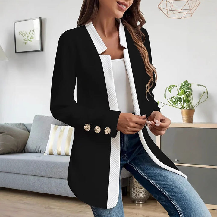 Blazer de señora con corte entallado y cuello en contraste