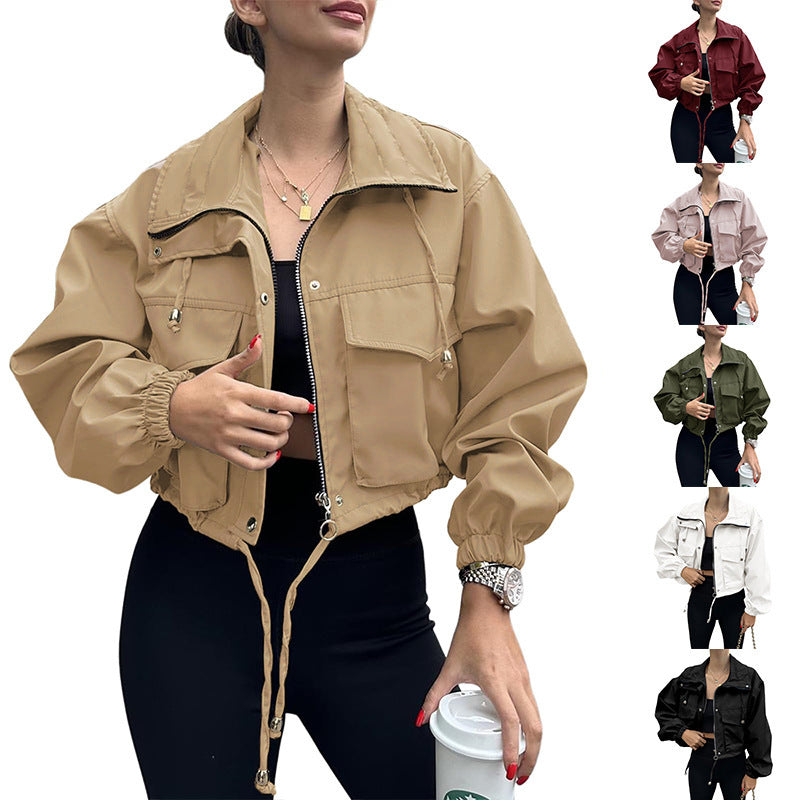 Chaqueta corta de señora con cordón ajustable y puños elásticos