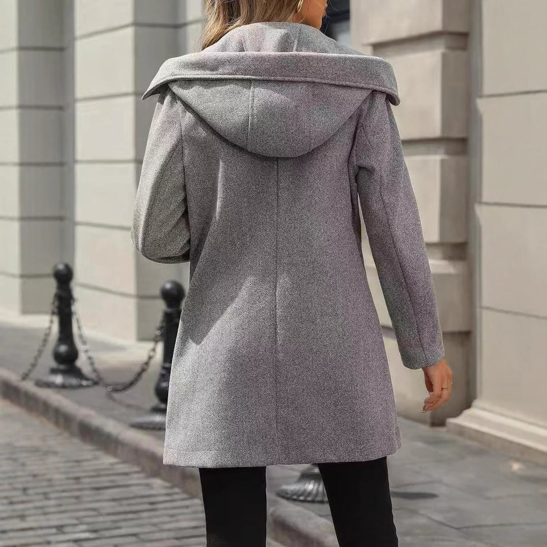 Abrigo de mujer con botones grandes, cuello de solapa y bolsillos