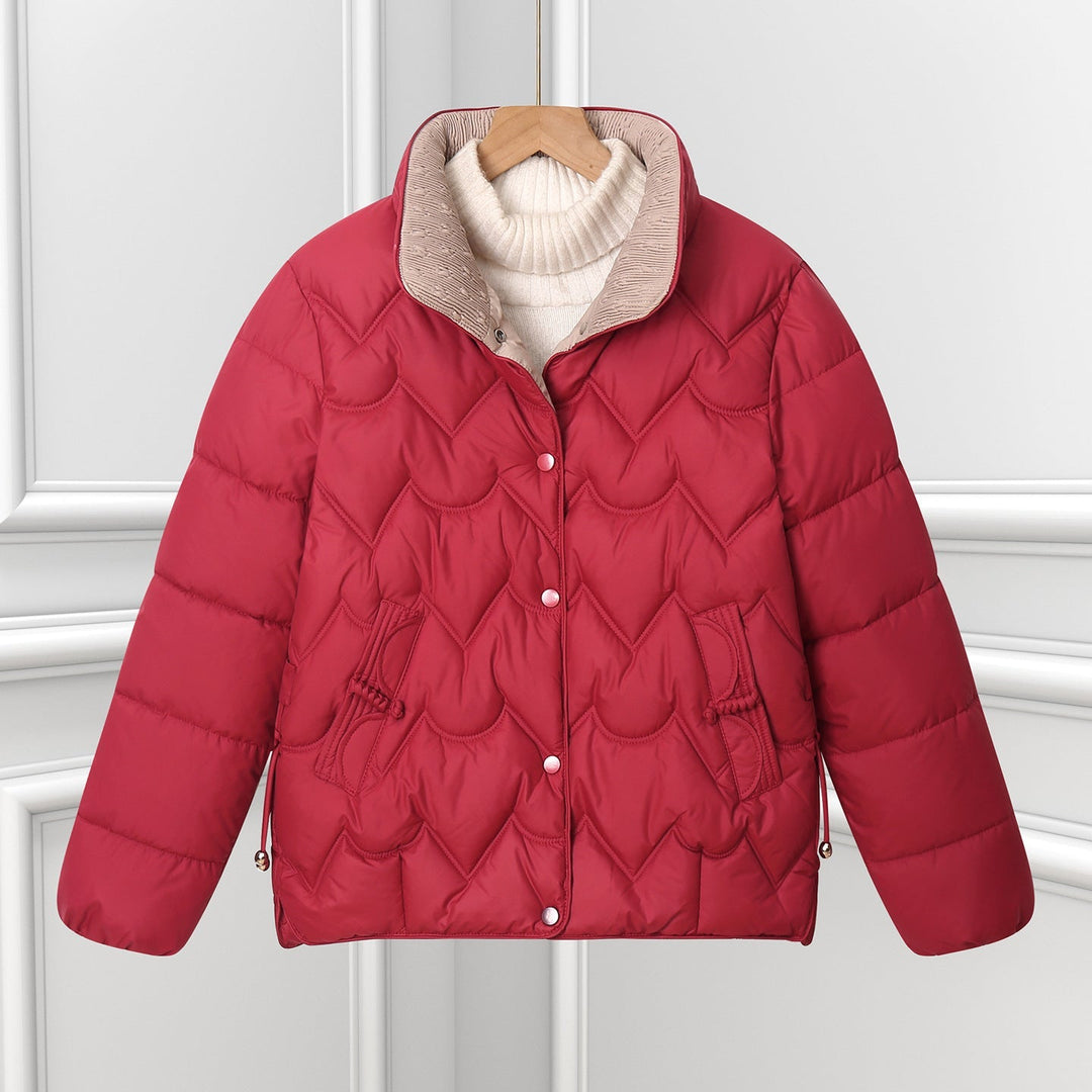 Chaqueta corta acolchada para señora, con acolchado en arco y tapeta con botones a presión