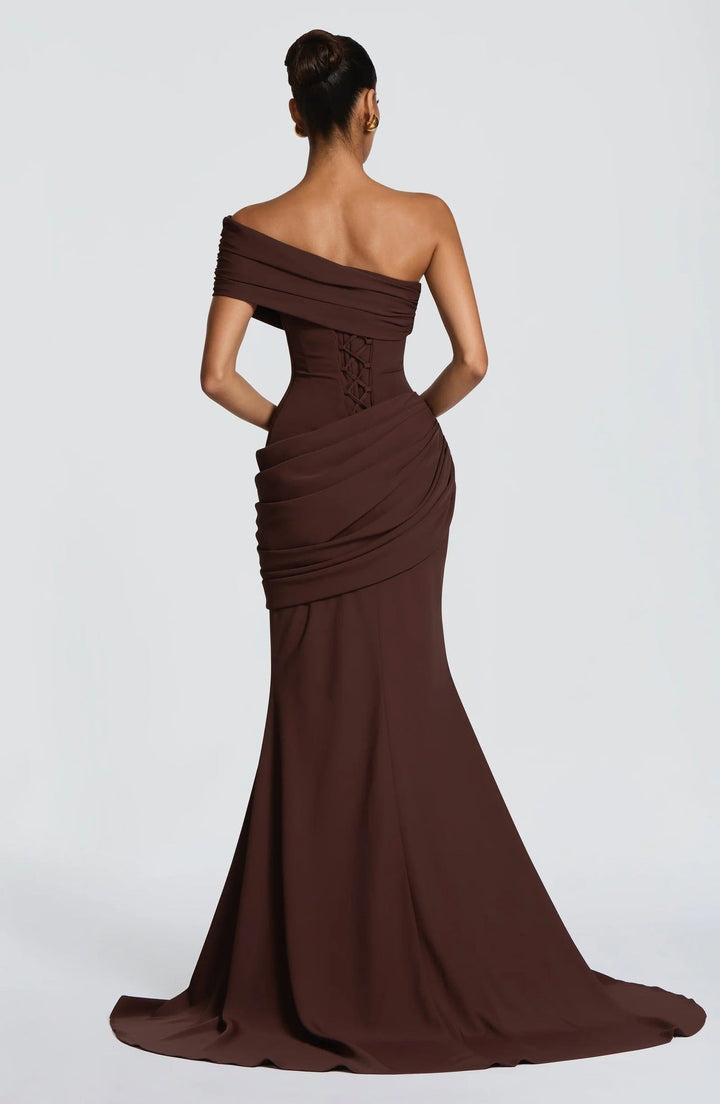 Vestido maxi de un hombro con corte sirena drapeado y espalda con cordones
