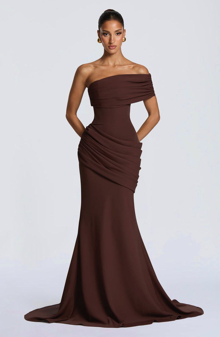 Vestido maxi de un hombro con corte sirena drapeado y espalda con cordones