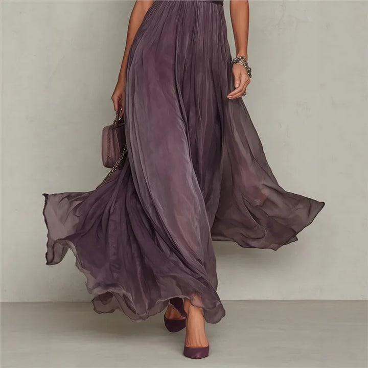 Vestido maxi de cuello alto con corte en forma de llave y mangas cortas plisadas