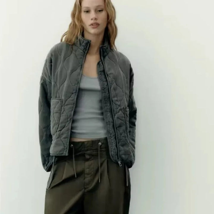 Abrigo acolchado cropped para mujer, con bolsillos y cinturón para atar