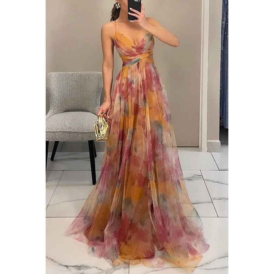 Amara – Elegante maxivestido de chiffon floral, con finas tirantes tipo spaghetti y un sofisticado cut-out