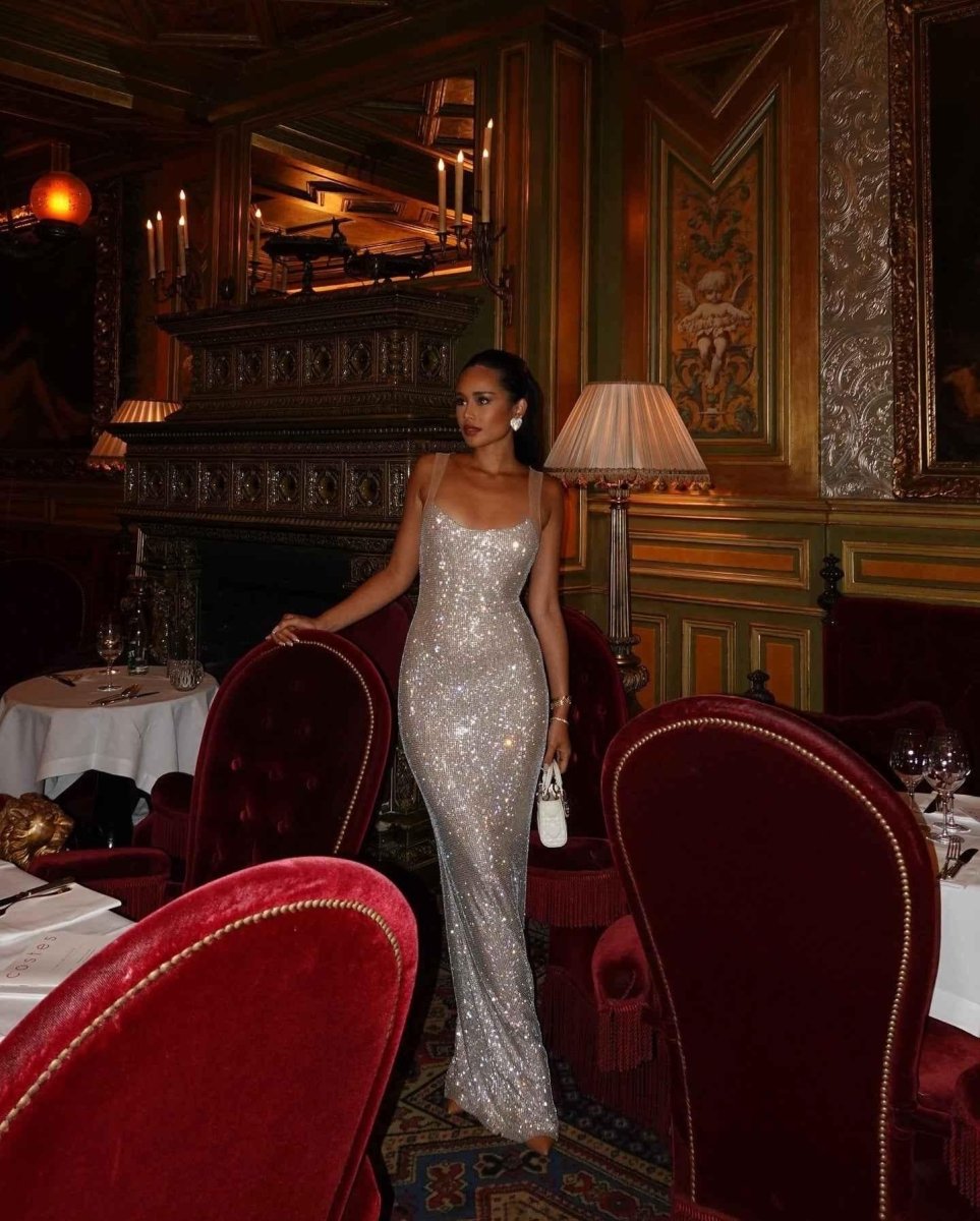 Amara – Vestido Maxí de Lentejuelas Brillantes con Tirantes Delgados