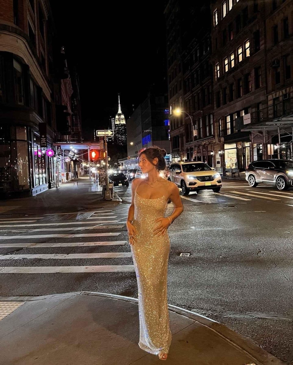 Amara – Vestido Maxí de Lentejuelas Brillantes con Tirantes Delgados