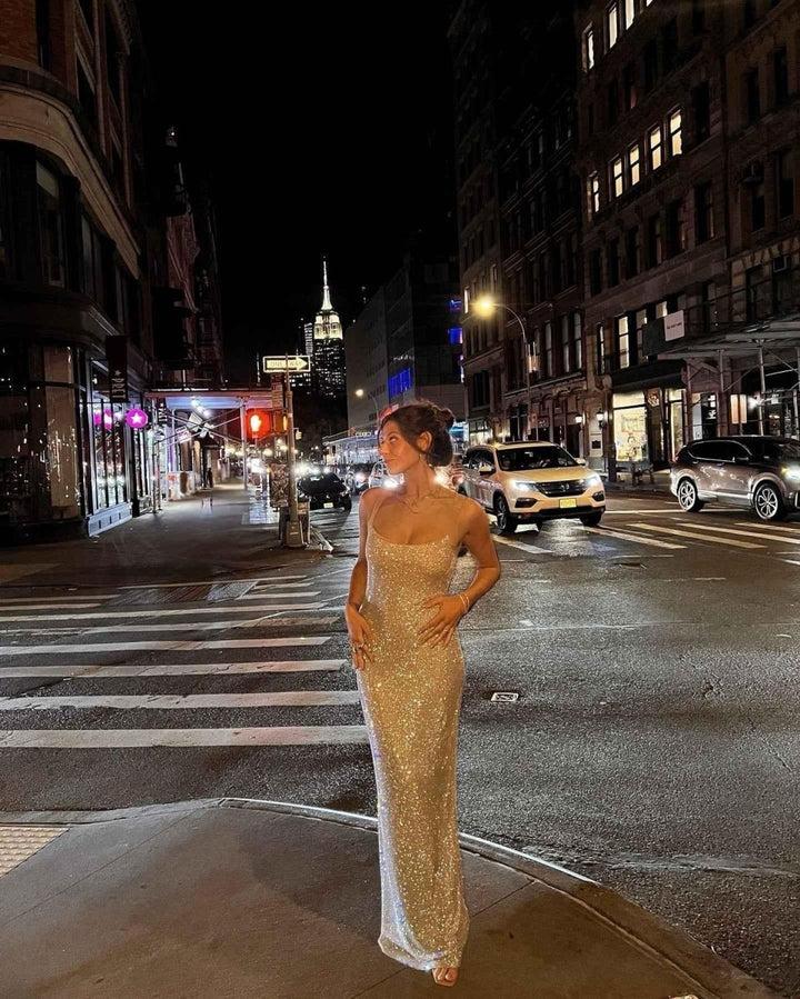 Amara – Vestido Maxí de Lentejuelas Brillantes con Tirantes Delgados