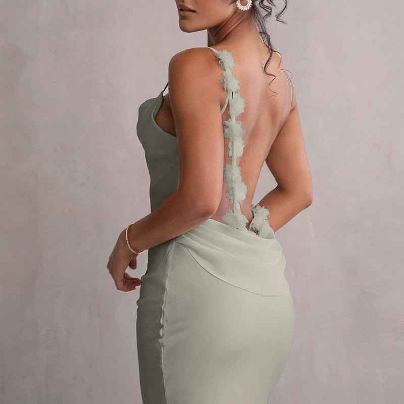Amélie – Vestido maxi sin espalda con adornos florales