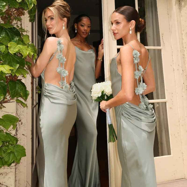 Amélie – Vestido maxi sin espalda con adornos florales