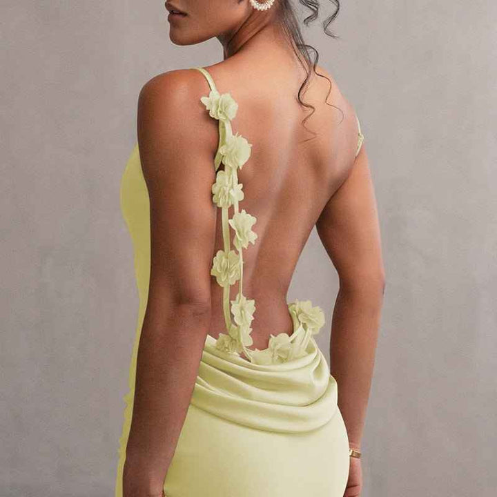 Amélie – Vestido maxi sin espalda con adornos florales