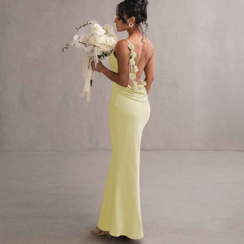 Amélie – Vestido maxi sin espalda con adornos florales