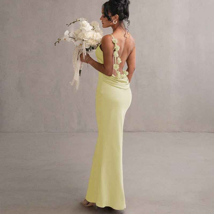 Amélie – Vestido maxi sin espalda con adornos florales