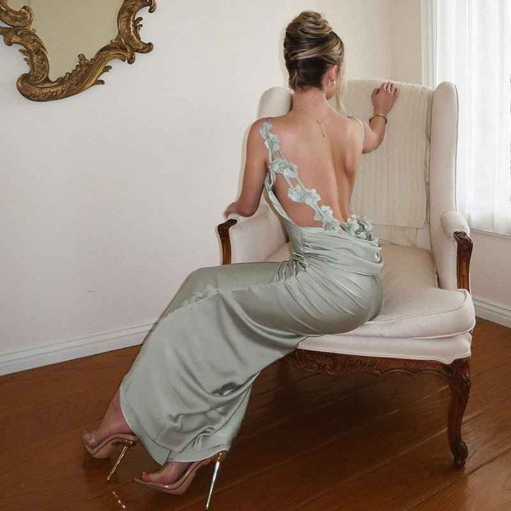 Amélie – Vestido maxi sin espalda con adornos florales