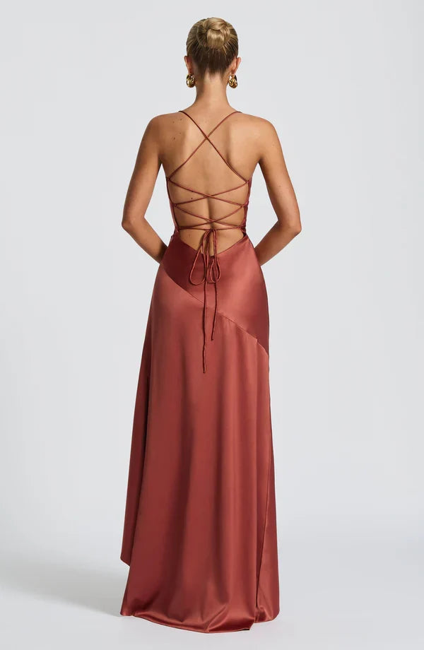 Vestido maxi de mujer con tirantes finos, cuello drapeado, asimétrico, con volantes y abertura