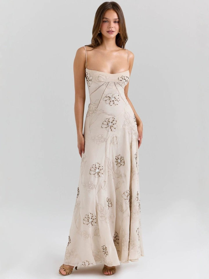 Elegante vestido maxi con tirantes de spaghetti
