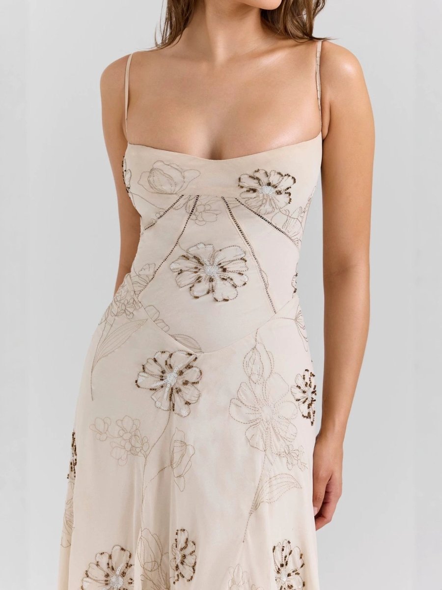 Elegante vestido maxi con tirantes de spaghetti