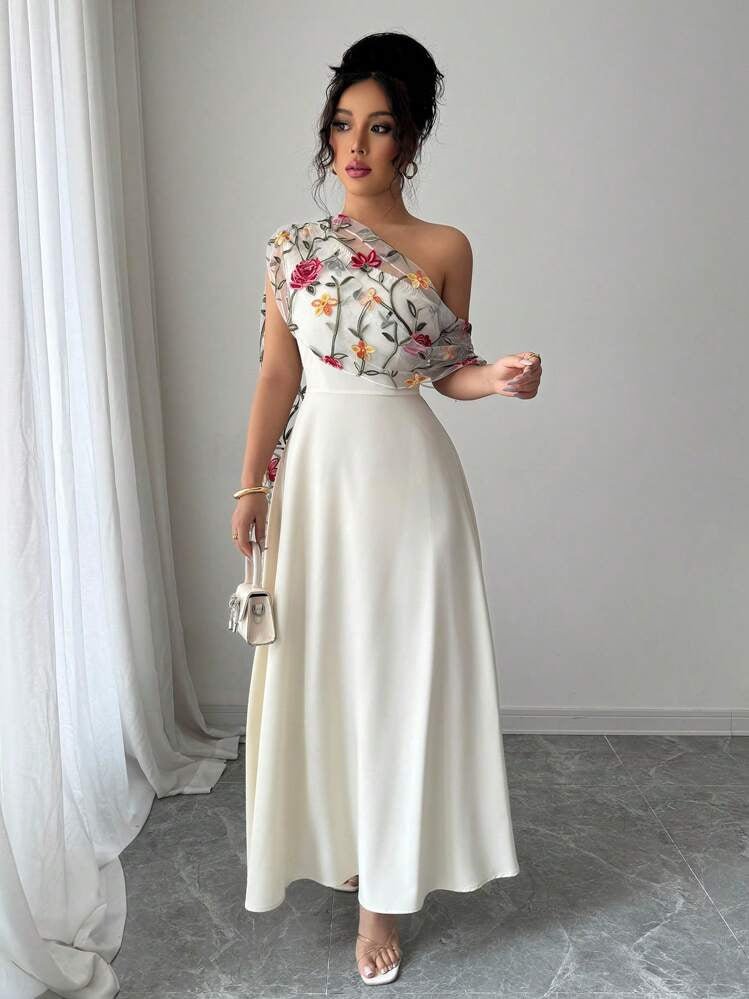 Elegantes Maxikleid für Hochzeit mit Blumenapplikation