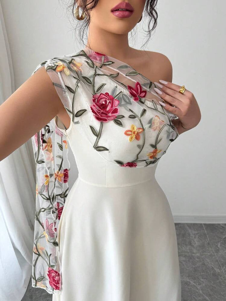 Elegantes Maxikleid für Hochzeit mit Blumenapplikation