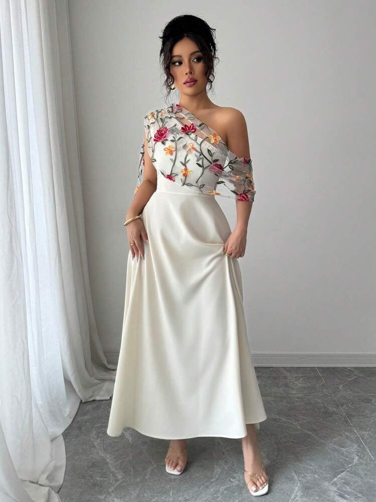Elegantes Maxikleid für Hochzeit mit Blumenapplikation