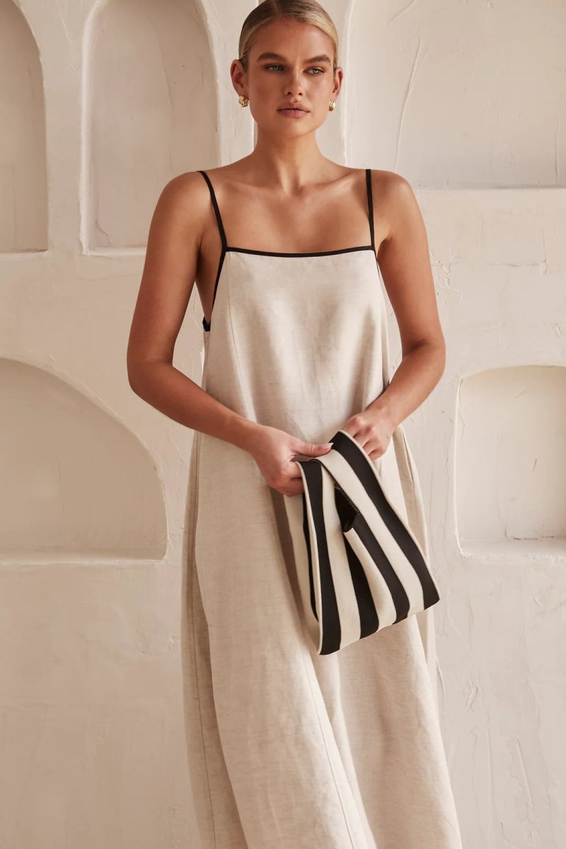 Elegante vestido largo de verano con tirantes de espagueti