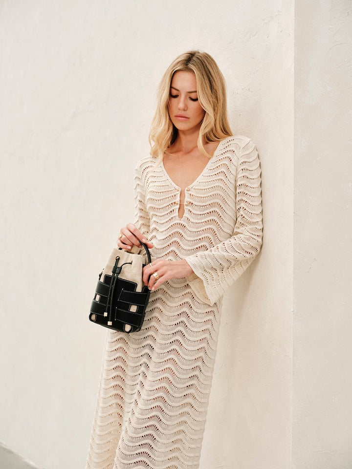 Elegante vestido maxi de verano en efecto de ganchillo