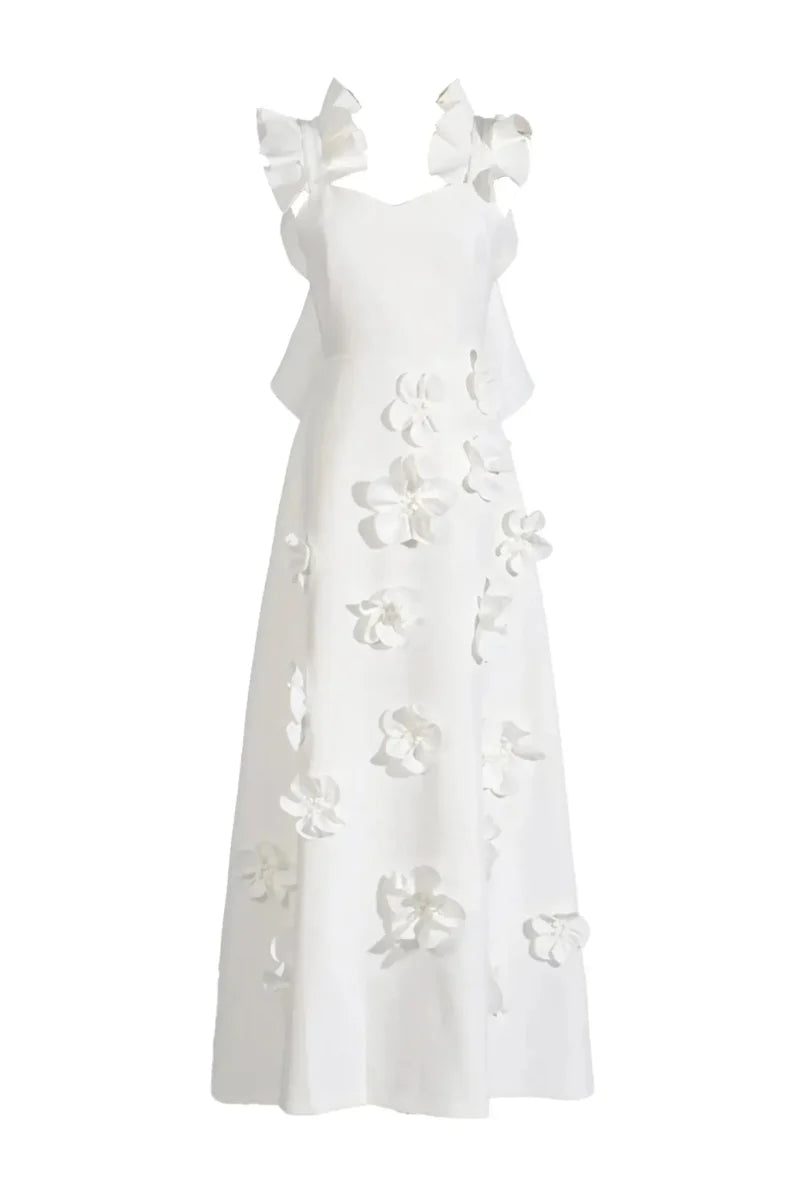 Elina – Vestido maxi blanco con flores 3D y mangas de volantes