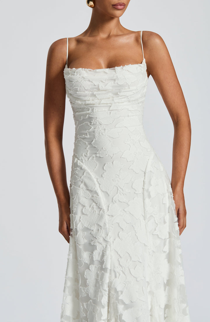 Vestido maxi para mujeres, escote drapeado, tirantes delgados, patrón floral texturizado, falda acampanada