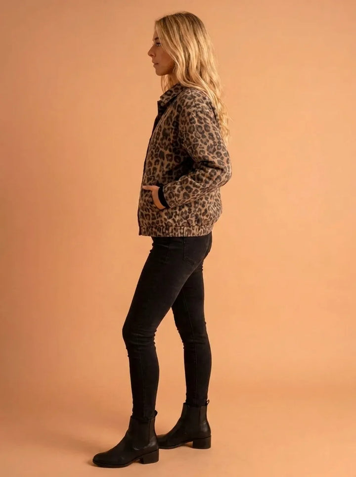 Katarzyna | Abrigo intemporal con estampado de leopardo