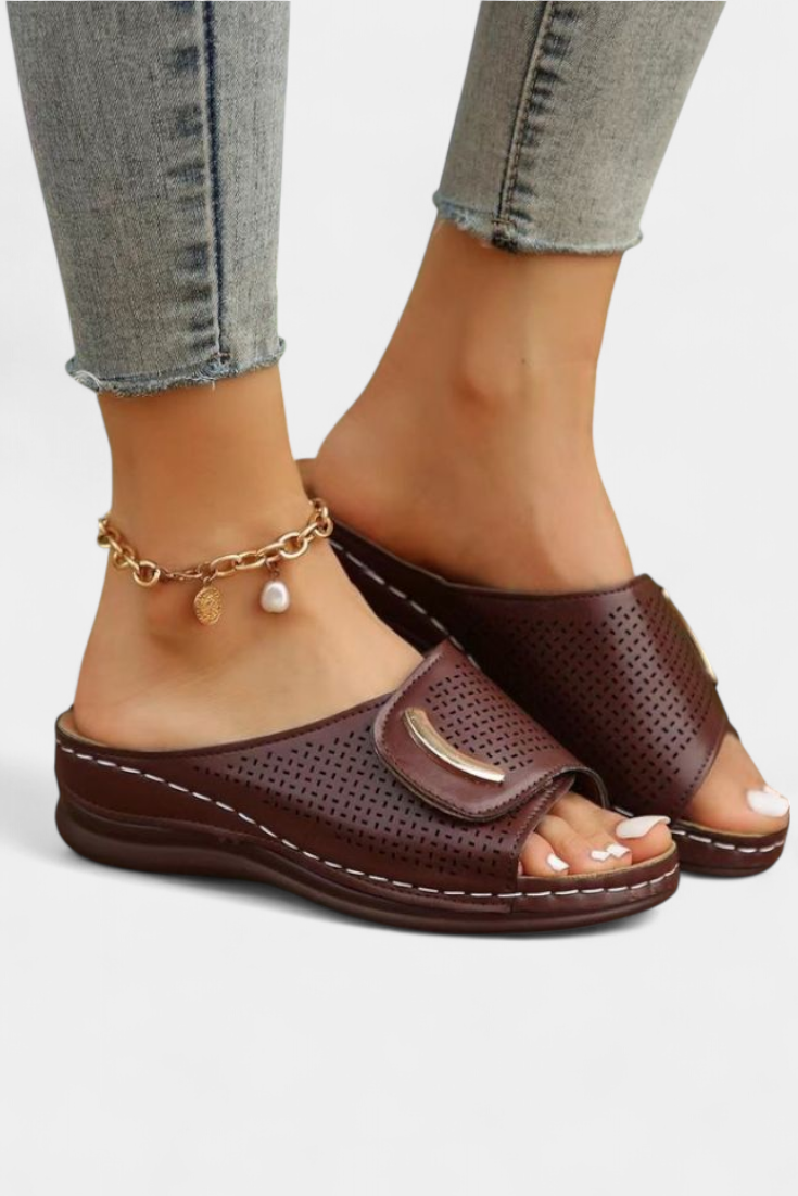 Itziar Sandalias Ortopédicas con Diseño Perforado y Plantilla Acolchada