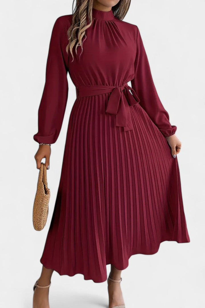 Theresa Vestido con Cuello Alto y Cinturón Plisado