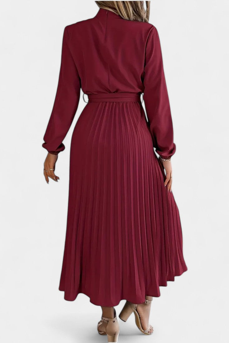 Theresa Vestido con Cuello Alto y Cinturón Plisado