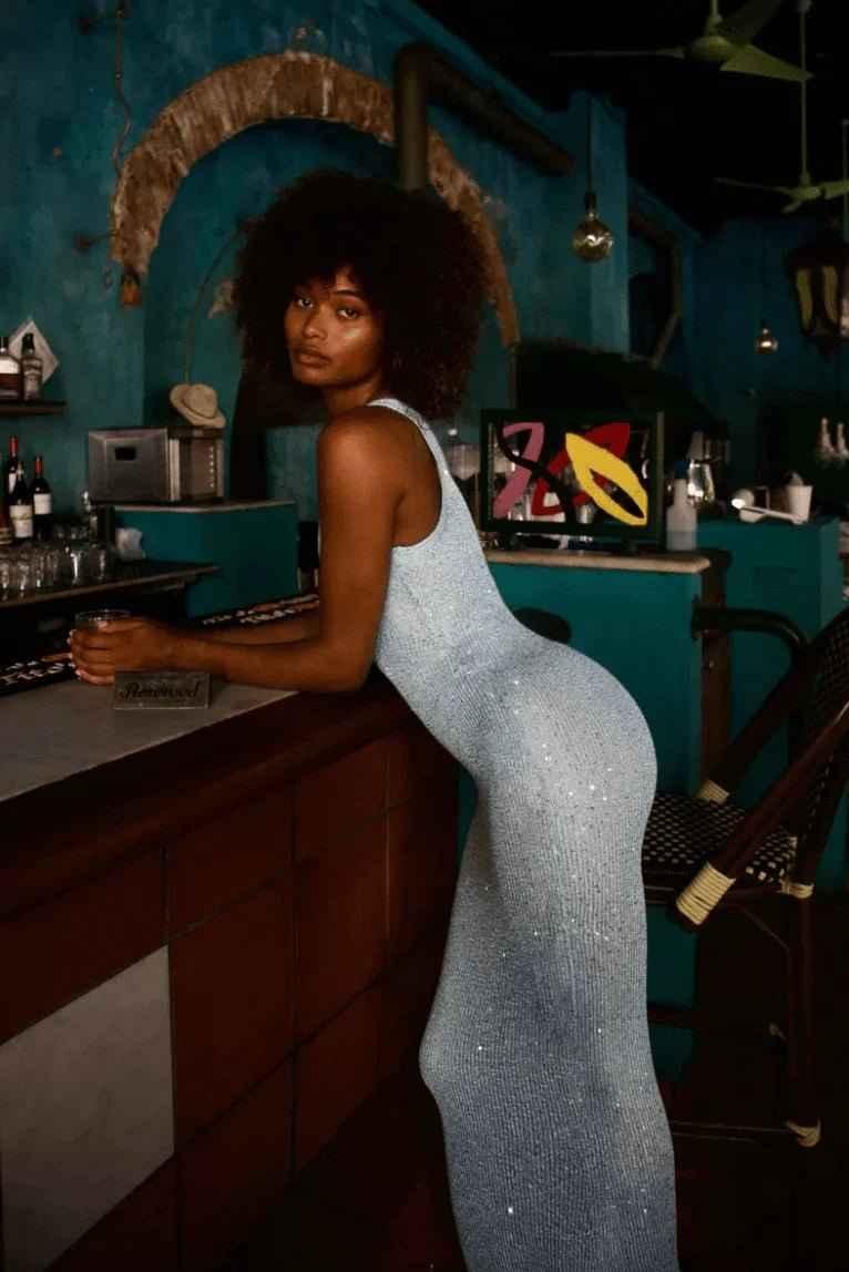 Lumi – Vestido de punto brillante en longitud maxi con espalda de nadador