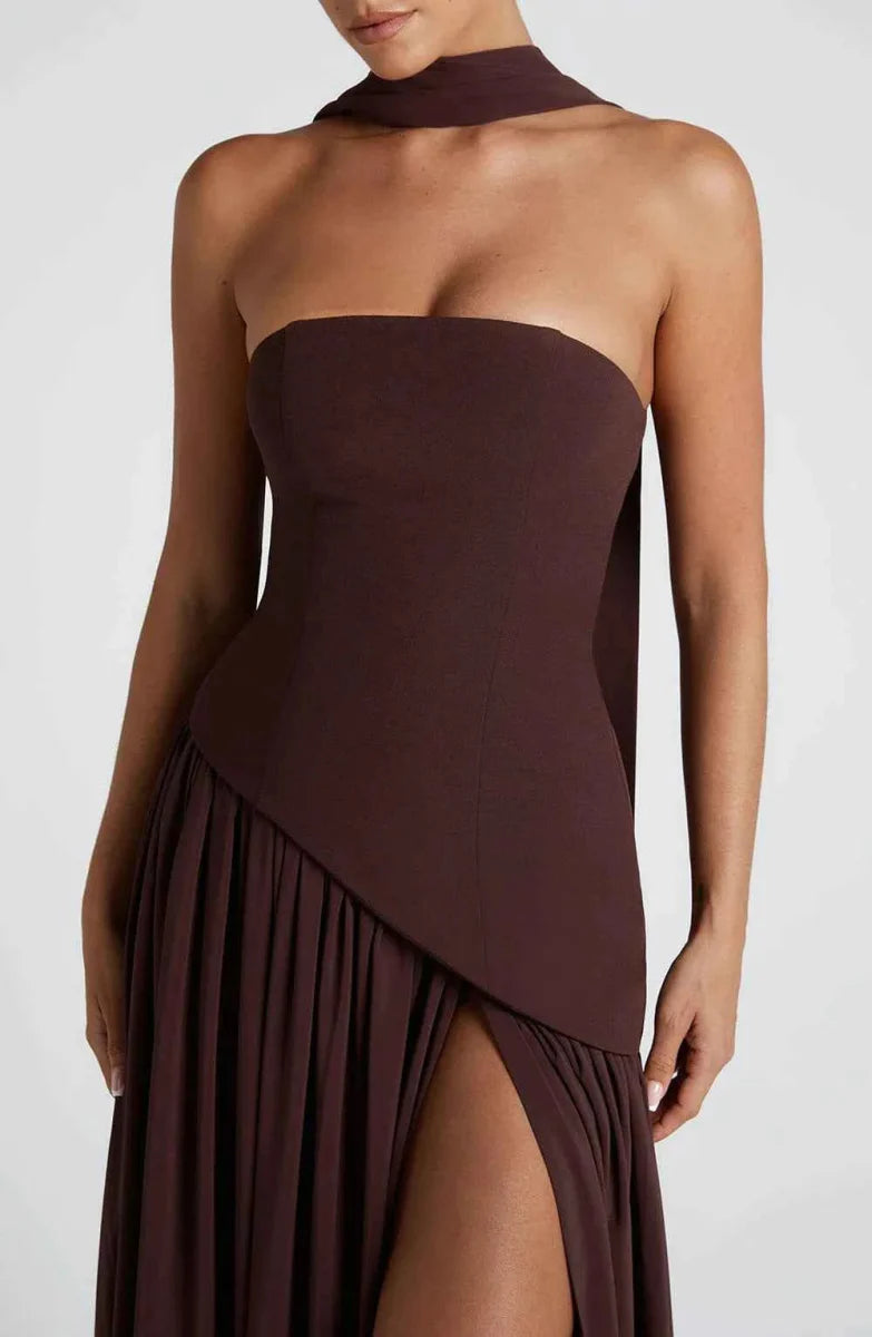 Maxivestido con abertura en la pierna y detalle drapeado