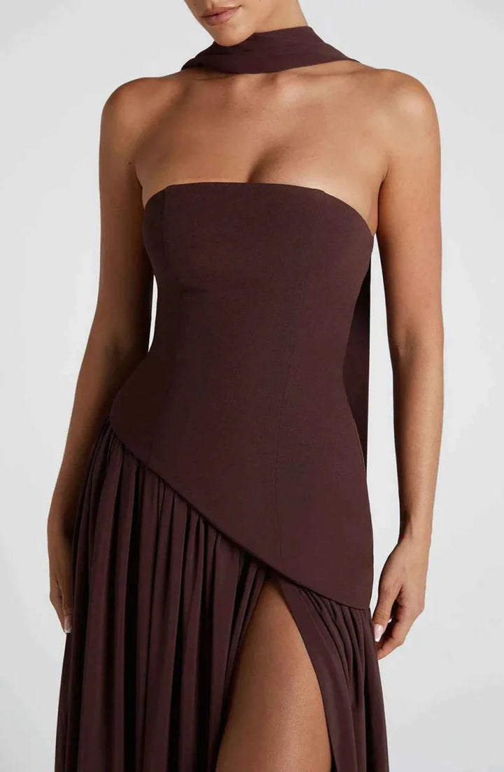 Maxivestido con abertura en la pierna y detalle drapeado