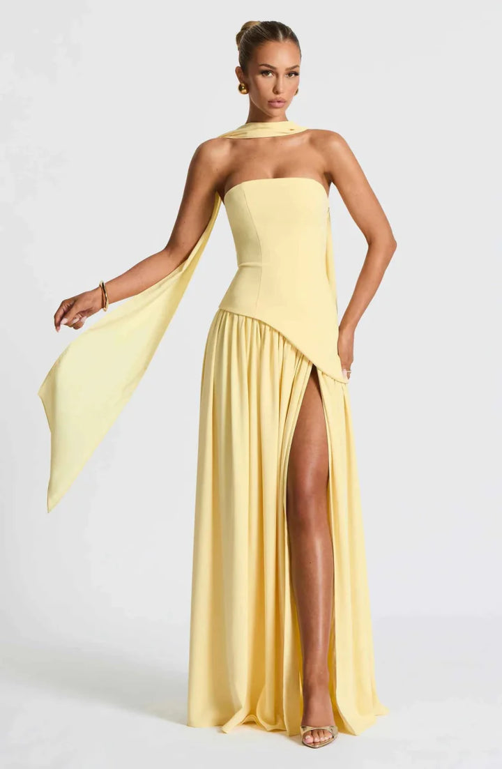 Maxivestido con abertura en la pierna y detalle drapeado