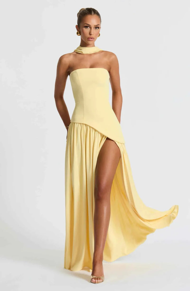 Maxivestido con abertura en la pierna y detalle drapeado