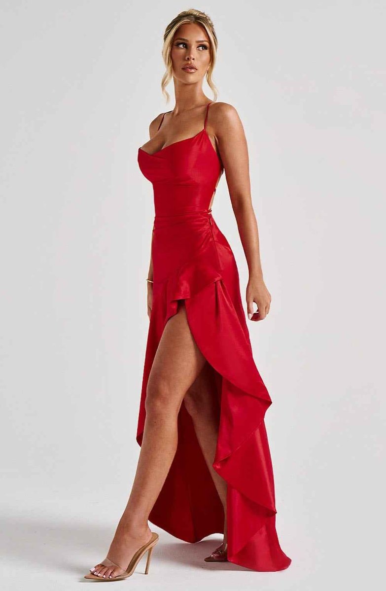 Maxivestido con volante en el dobladillo