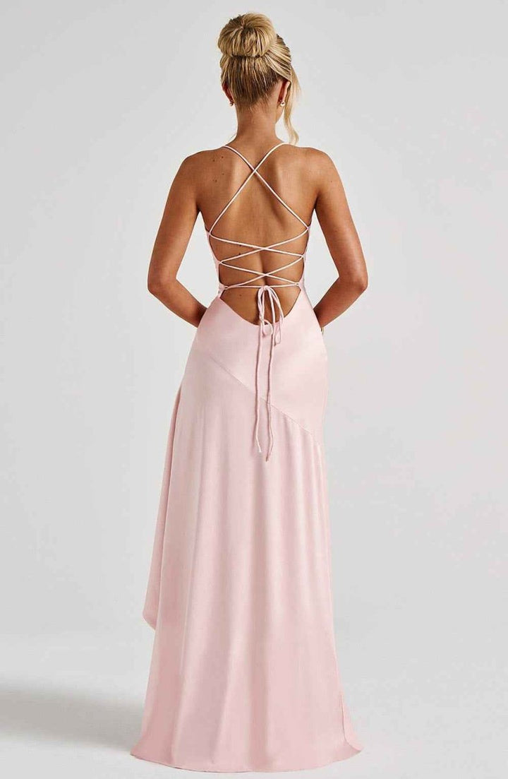 Maxivestido con volante en el dobladillo